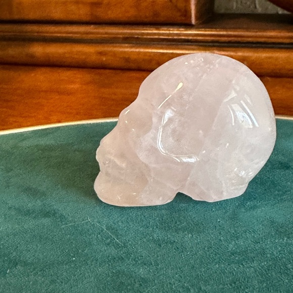 Rose Quartz skull. - Picture 5 of 7